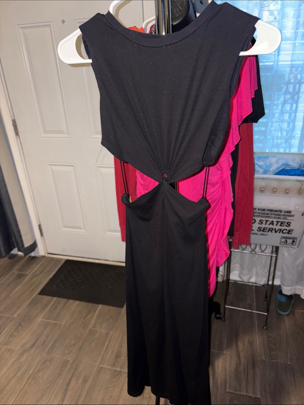 Black Sleeveless Twist-Back cut out Dress Medium
